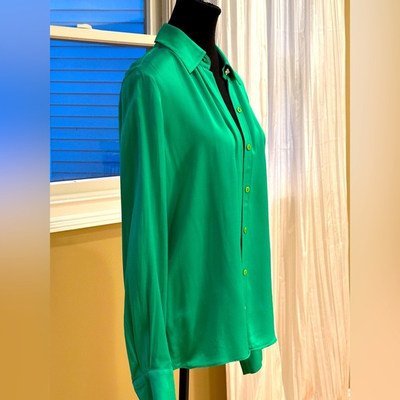 Striking shiny green viscose shirt top shirt blouse Dubai Mall brand. Size XS - Picture 13 of 13